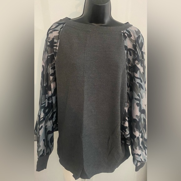 Waffle Knit Thermo Spliced Camo Top with Dolman Sleeves. Color: Grey - Picture 2 of 7